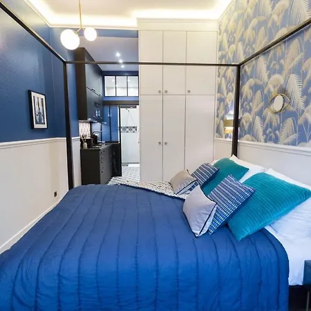 Le Cafe Des Invalides *