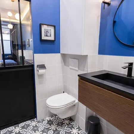 Le Cafe Des Invalides Parigi